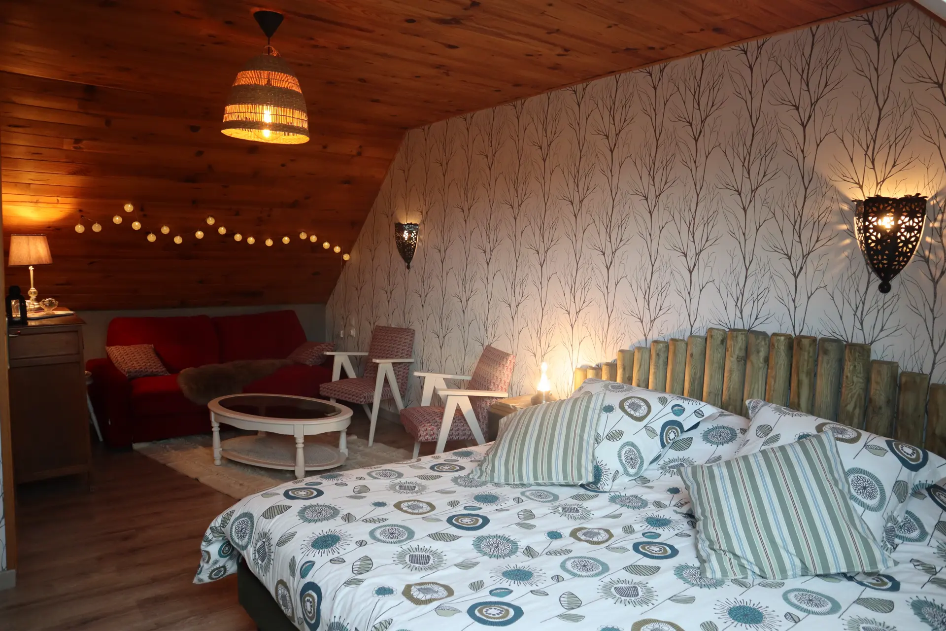 Vue du lit et du canapé