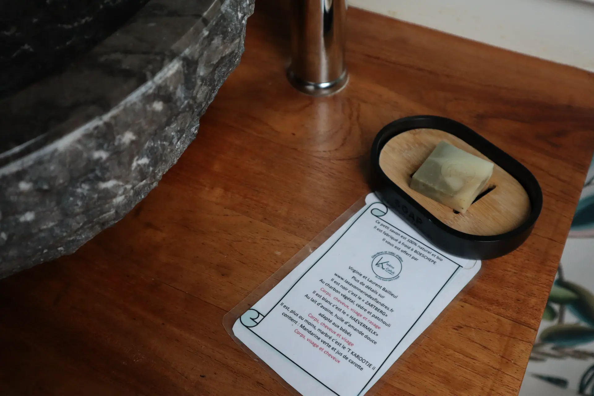 Détail lavabo et savon