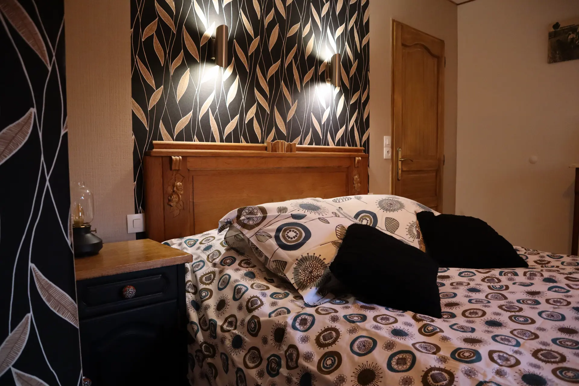 Détail du lit de la chambre Fleur de Lin