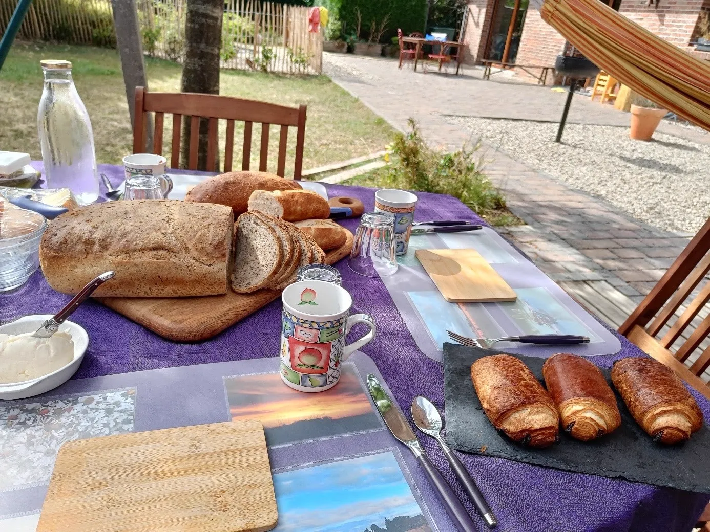 Petit déjeuner dans le jardin