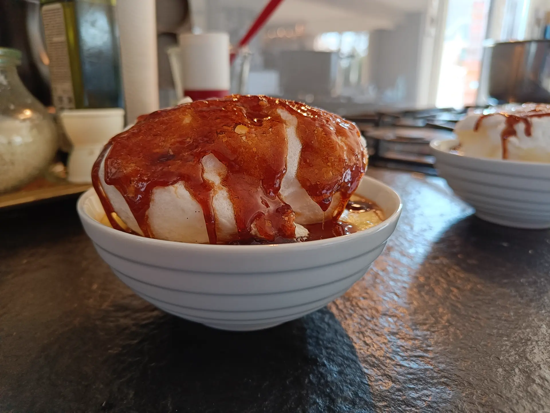 Île flottante généreuse nappée de caramel
